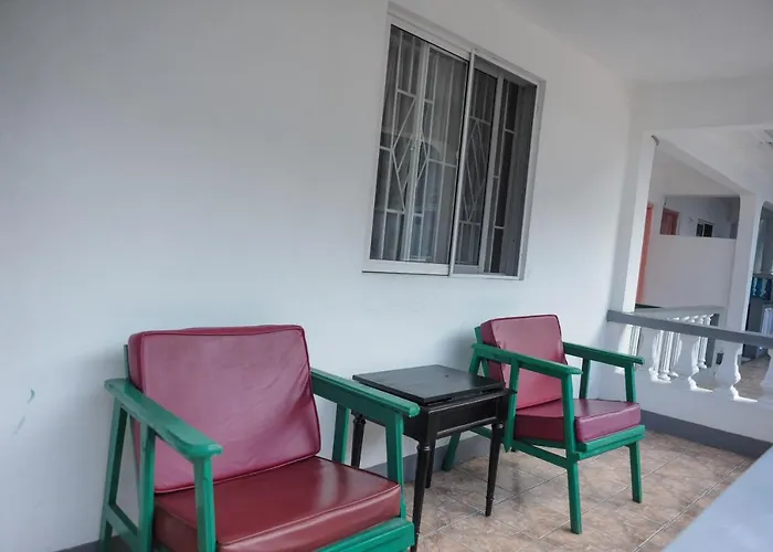 Glorianna Apartment *
