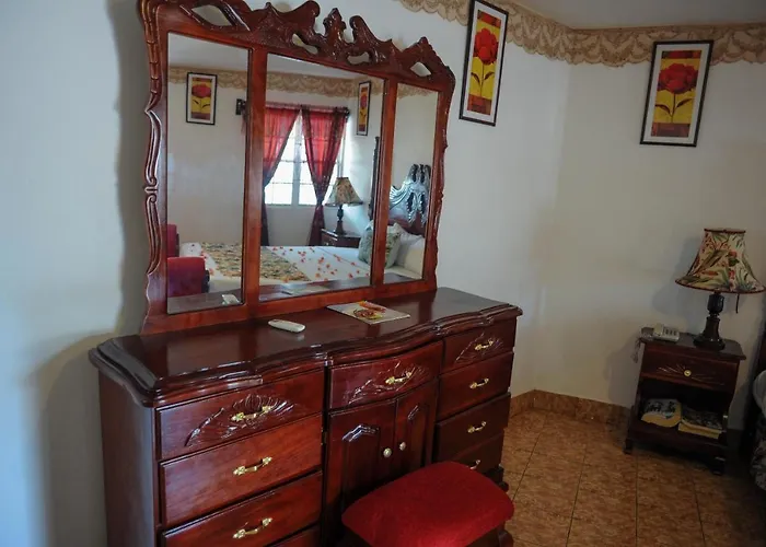 Glorianna Apartment *
